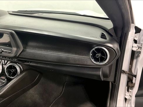 Used 2022 Chevrolet Camaro LT RWD image 13