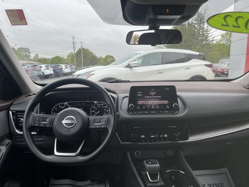 Used 2022 Nissan Rogue SV AWD/4WD image 5