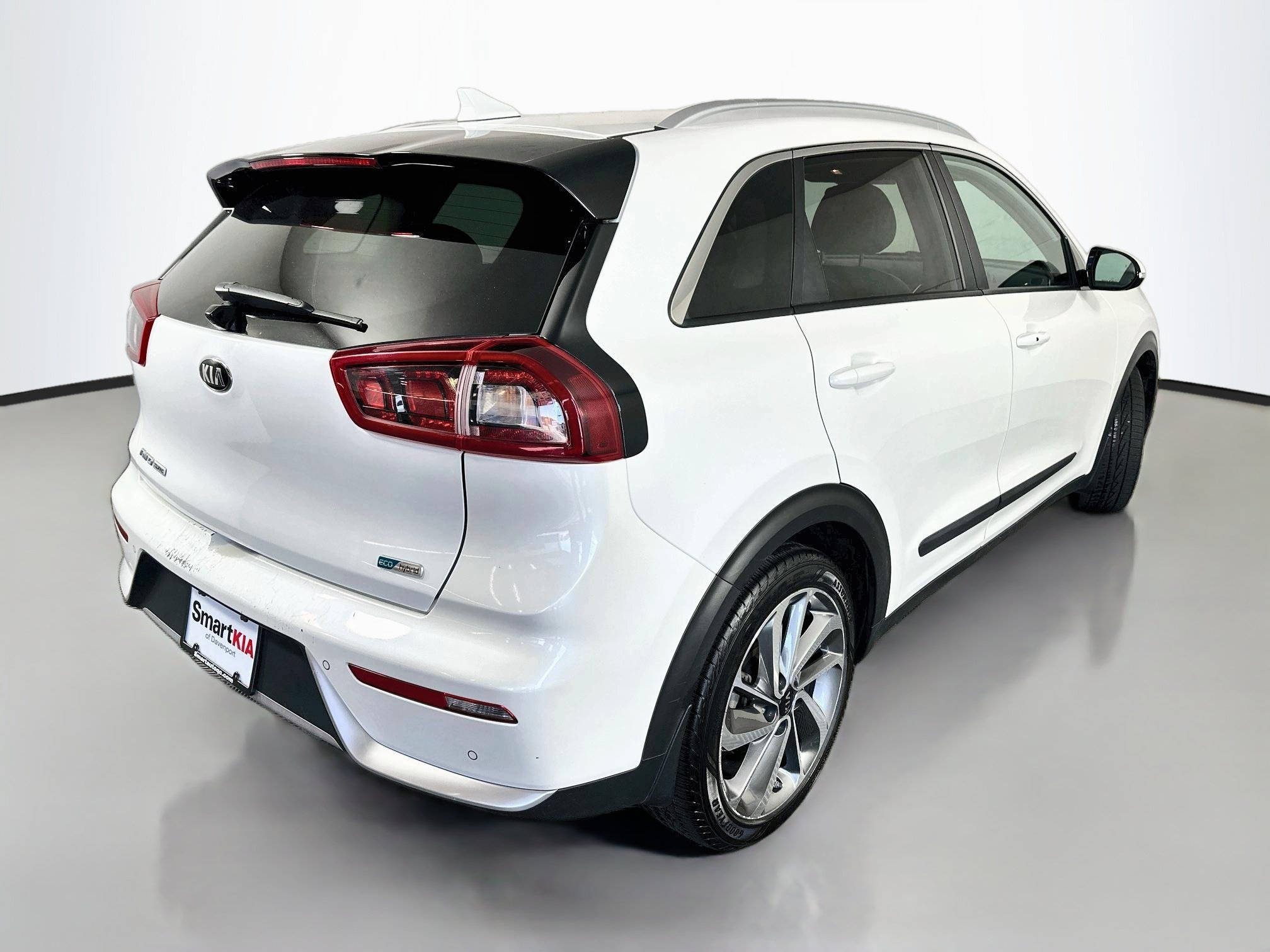 Used 2017 Kia Niro Touring FWD image 7