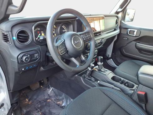 Used 2024 Jeep Wrangler Unlimited Rubicon 4xe image 11