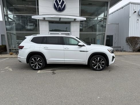New 2026 Volkswagen Atlas SEL Premium R-Line AWD/4WD image 2