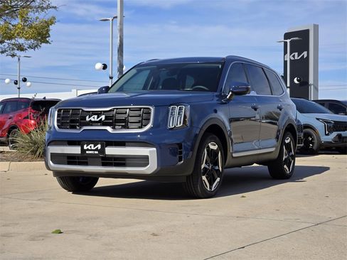 New 2025 Kia Telluride S image 2