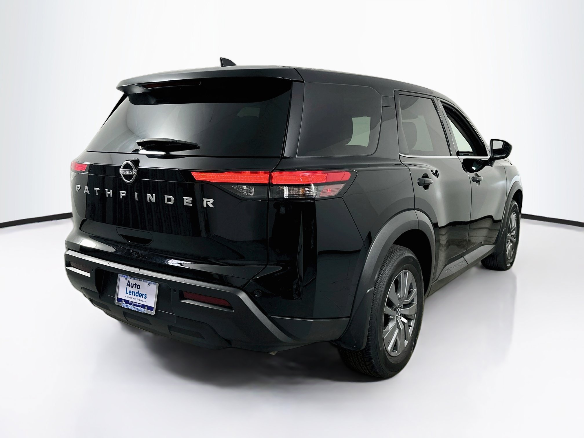 Used 2025 Nissan Pathfinder S FWD image 5