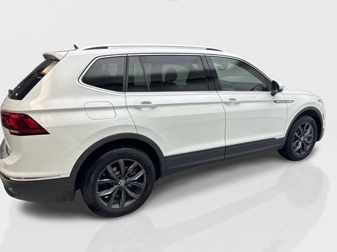 Used 2023 Volkswagen Tiguan SE w/ Panoramic Sunroof Package FWD image 13