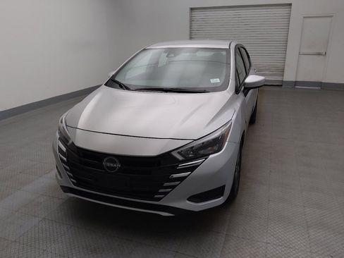 Used 2025 Nissan Versa SV FWD image 15