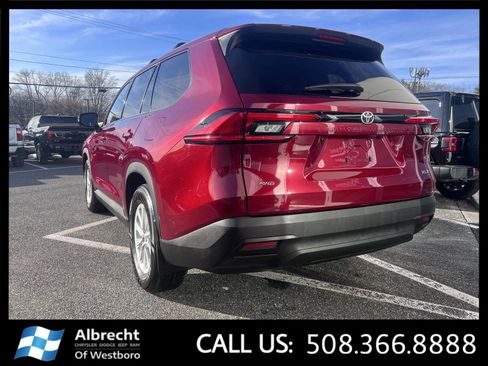 Used 2024 Toyota Grand Highlander XLE image 3