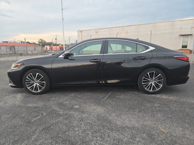 Used 2025 Lexus ES 350 w/ Premium Package FWD image 5
