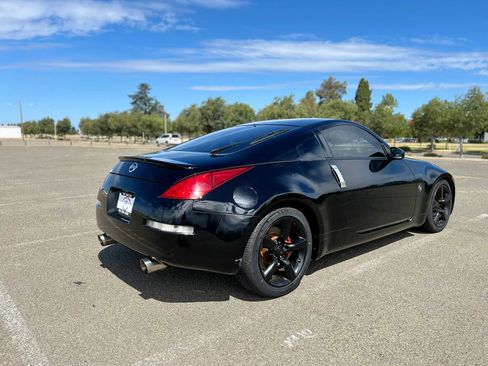 Used 2005 Nissan 350Z 35th Anniversary Edition w/ (N93) Cargo Convenience Pkg RWD image 6