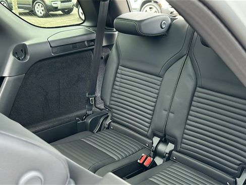 New 2025 Land Rover Discovery S image 25