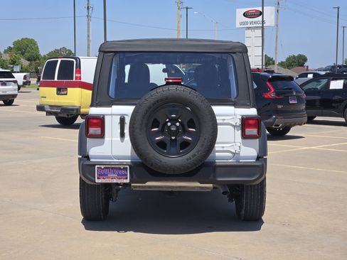 Used 2025 Jeep Wrangler Unlimited Sport AWD/4WD image 8