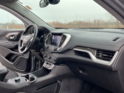 Used 2024 GMC Terrain SLE w/ Driver Convenience Package image 28