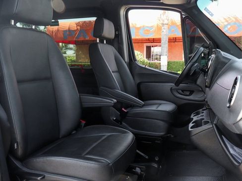 Used 2023 Mercedes-Benz Sprinter 2500 image 36