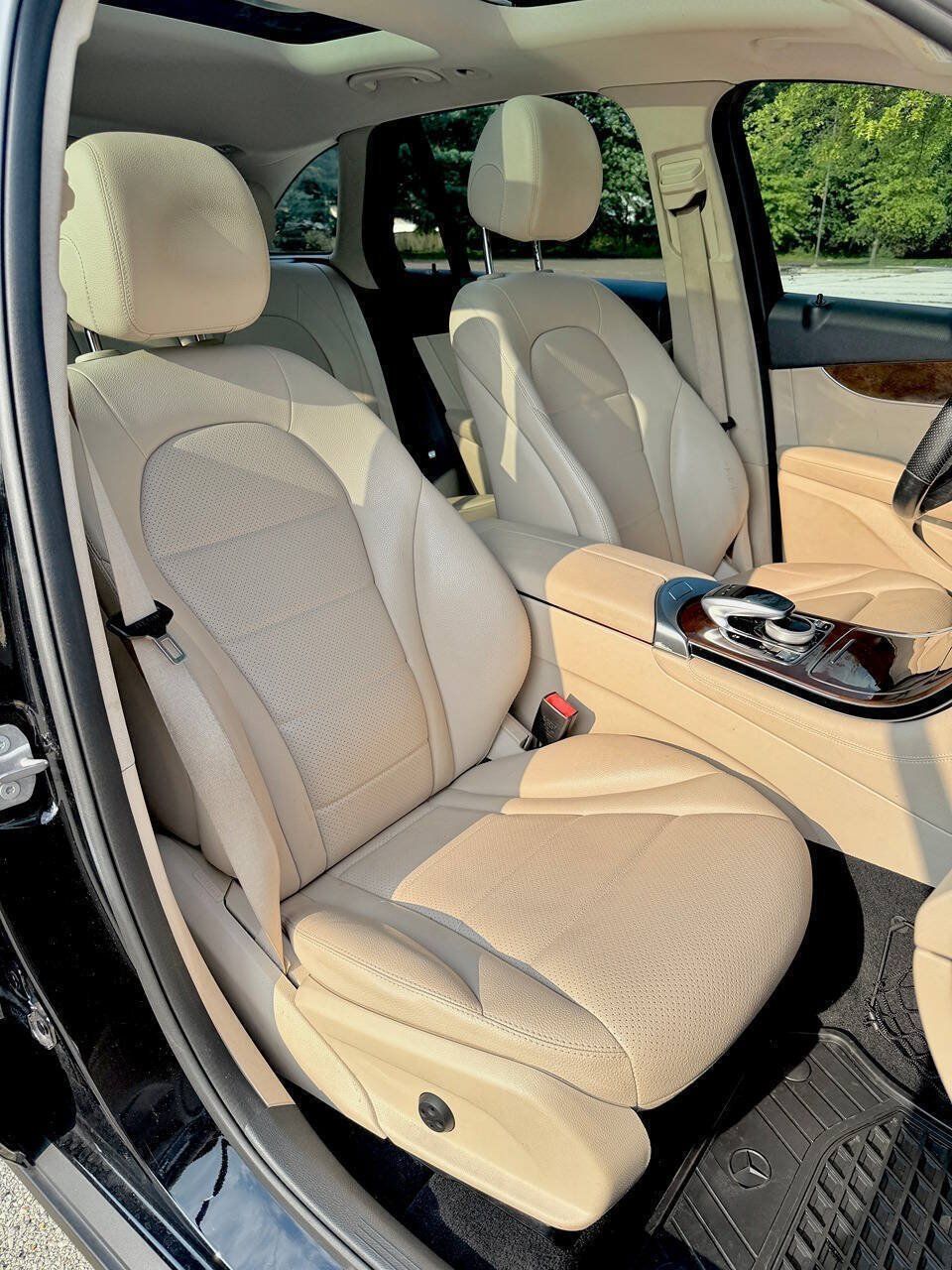 Used 2016 Mercedes-Benz GLC 300 4MATIC w/ Multimedia Package image 35