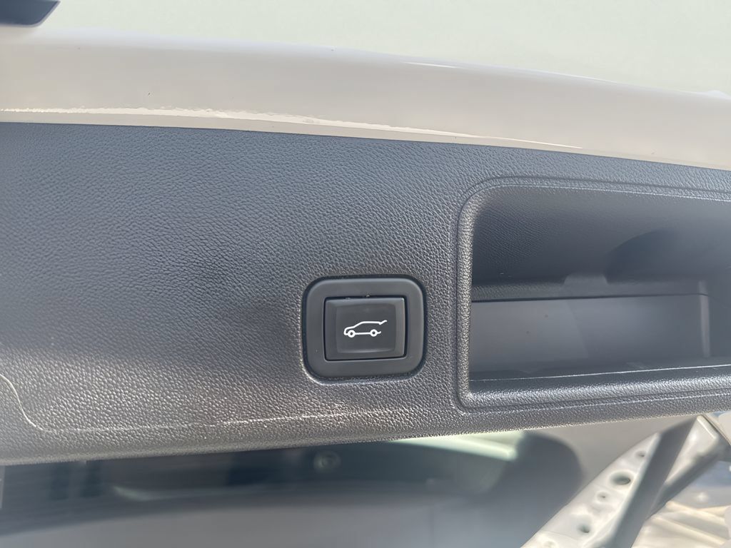Used 2024 GMC Terrain SLT w/ Tech Package AWD/4WD image 11