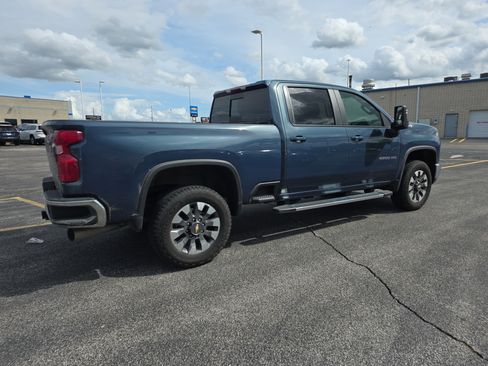 Used 2025 Chevrolet Silverado 2500 LT AWD/4WD image 3