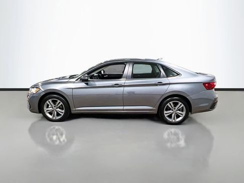 Used 2024 Volkswagen Jetta SE image 4