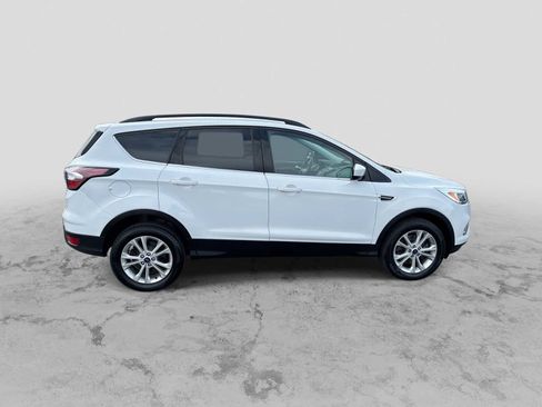 Used 2018 Ford Escape SE image 9