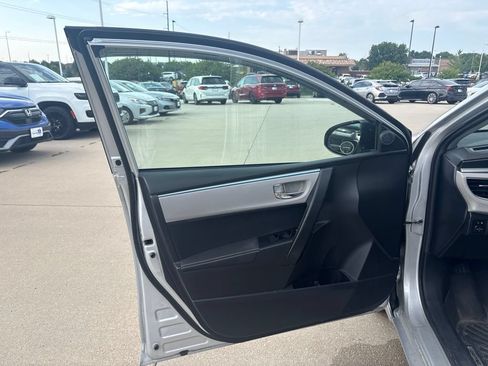Used 2016 Toyota Corolla LE FWD image 9