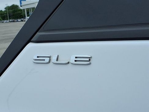 Used 2024 GMC Terrain SLE FWD image 25