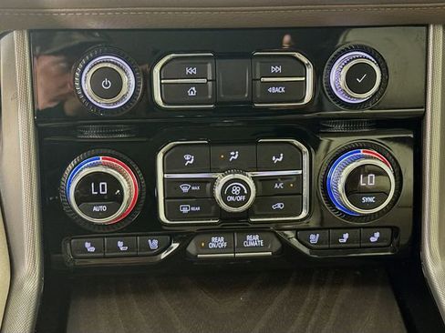 Used 2022 GMC Yukon Denali w/ Denali Premium Package image 19