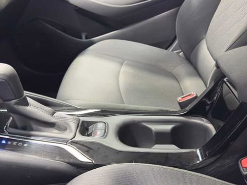 Used 2021 Toyota Corolla LE FWD image 24