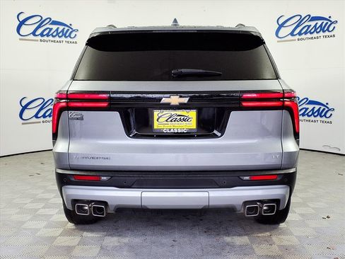 Used 2024 Chevrolet Traverse LT image 4