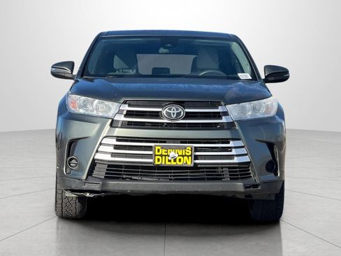 Used 2019 Toyota Highlander LE AWD/4WD image 7