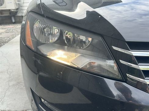 Used 2014 Volkswagen Passat TDI SEL Premium FWD image 32