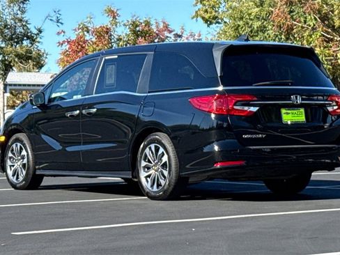 Used 2024 Honda Odyssey EX-L image 3