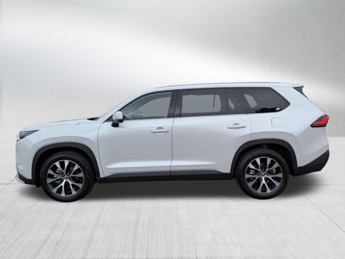 Used 2024 Toyota Grand Highlander AWD Hybrid image 3