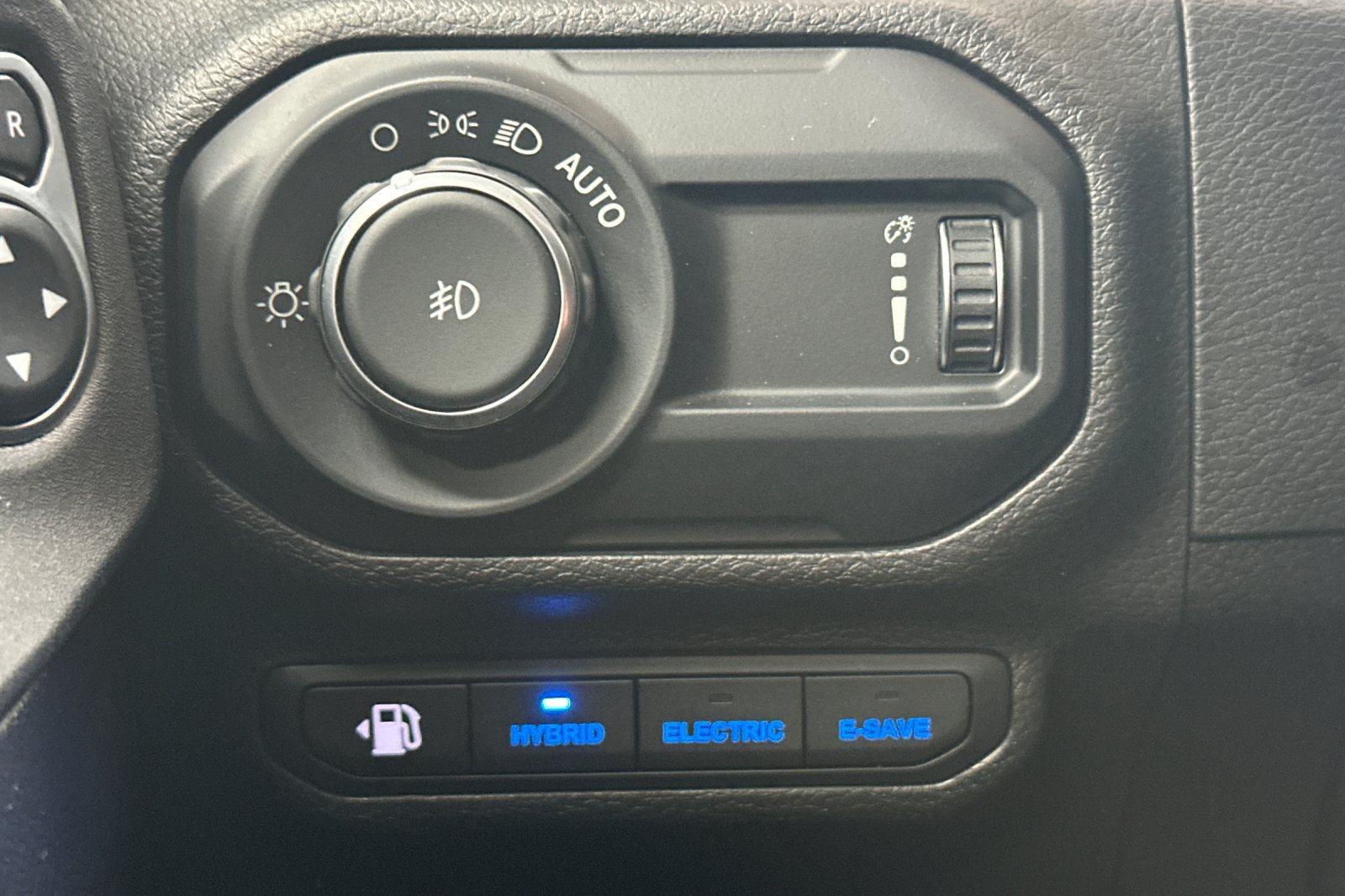 Used 2023 Jeep Wrangler Unlimited Rubicon 4xe AWD/4WD image 34