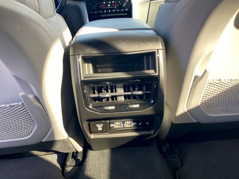 Used 2022 Jeep Grand Cherokee Overland RWD image 22