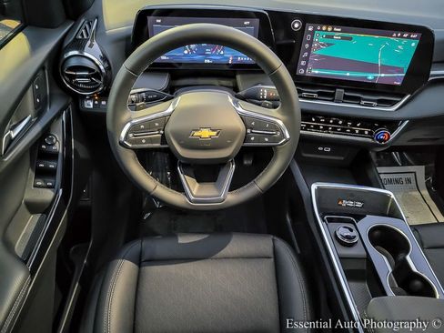 New 2026 Chevrolet Equinox LT w/ Convenience Package II FWD image 11