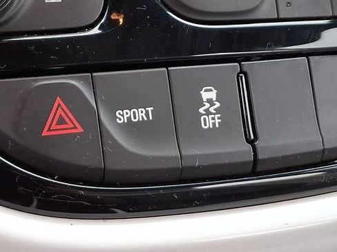 Used 2020 Chevrolet Bolt Premier w/ Infotainment Package image 29