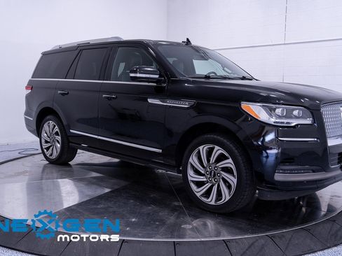 Used 2022 Lincoln Navigator Reserve image 1