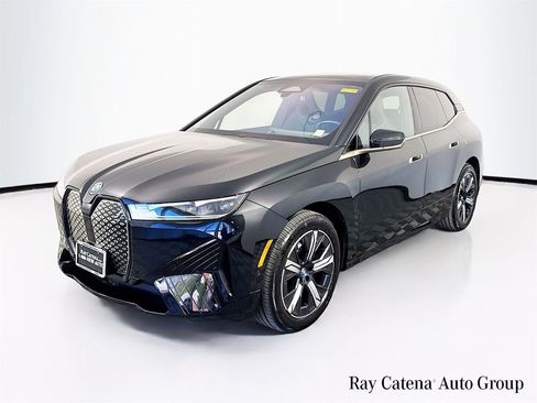 Used 2023 BMW iX xDrive50 w/ Sport Package AWD/4WD image 3