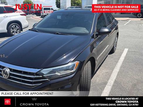 Used 2019 Volkswagen Jetta R-Line FWD image 1