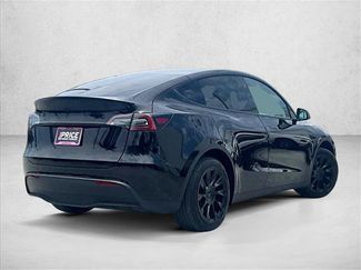 Used 2024 Tesla Model Y 2WD video 2
