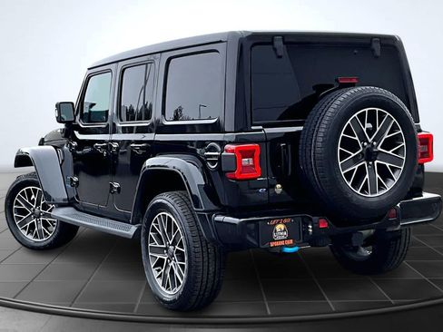 Used 2022 Jeep Wrangler Unlimited Sahara AWD/4WD image 4