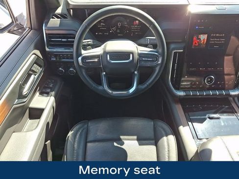 Used 2025 GMC Yukon Denali AWD/4WD image 3