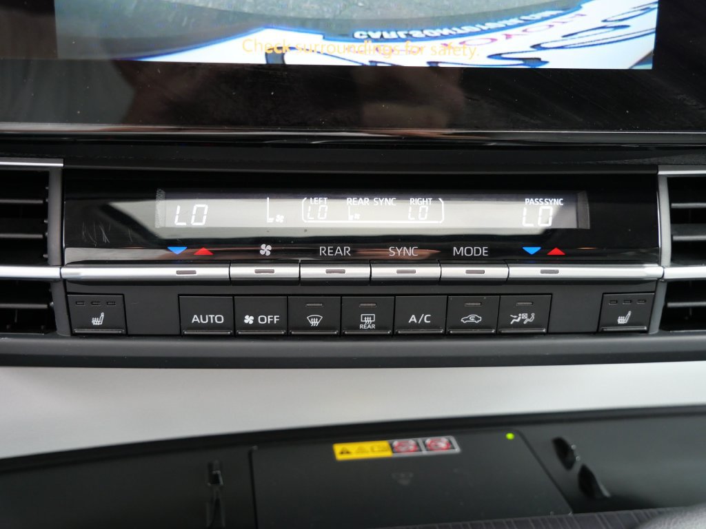 Certified 2025 Toyota Sienna XLE FWD image 19