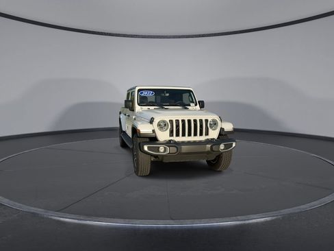 Used 2022 Jeep Gladiator Overland w/ LED Lighting Group AWD/4WD image 3