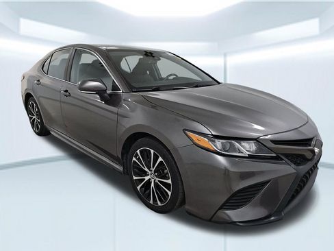 Used 2020 Toyota Camry SE w/ Convenience Package image 6