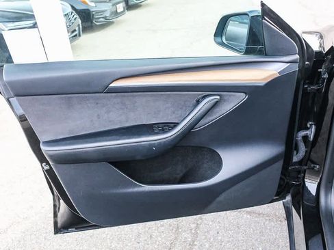 Used 2023 Tesla Model Y Long Range image 21