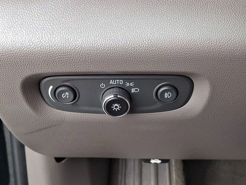 Used 2018 Chevrolet Traverse LT FWD image 25