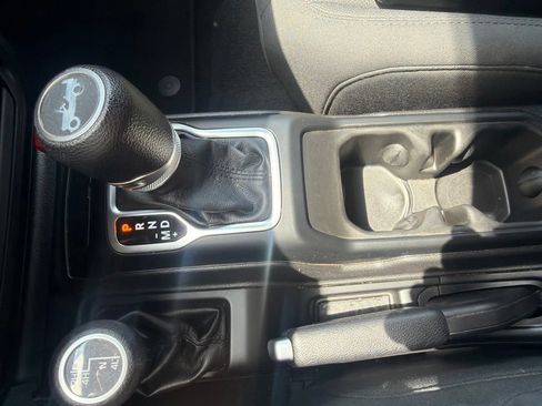 Used 2019 Jeep Wrangler Unlimited Sport S AWD/4WD image 19