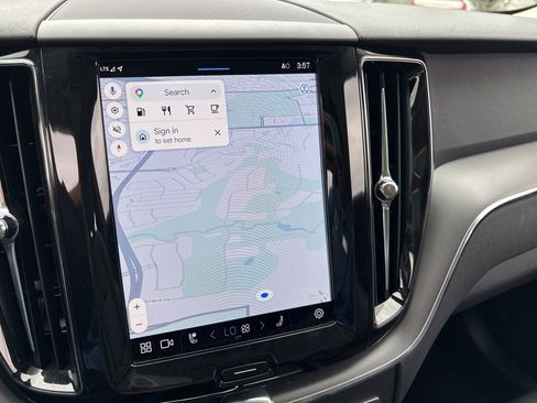 Certified 2025 Volvo XC60 B5 Core image 23