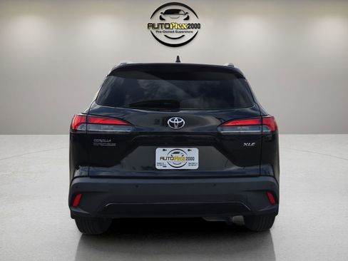 Used 2022 Toyota Corolla Cross XLE image 6