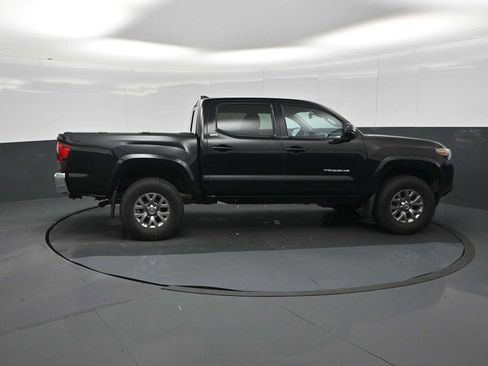 Used 2019 Toyota Tacoma SR5 AWD/4WD image 9