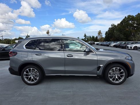 New 2026 BMW X5 sDrive40i image 3